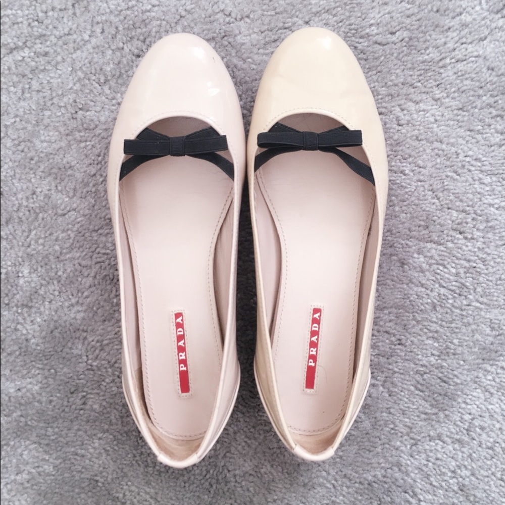 Authentic PRADA patent leather flats w/ black bows